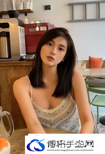 中午妈妈在厨房做饭：浓烈的香气扑鼻而来，勾起了无数美好的记忆与亲情的交融！