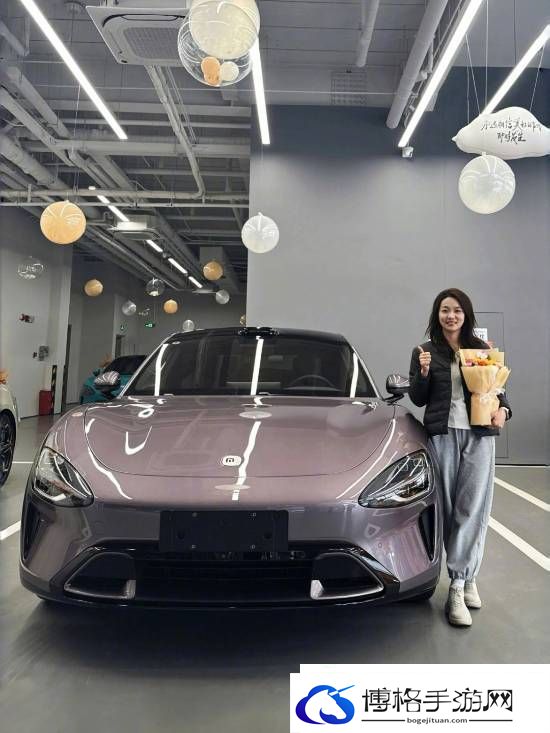 第10万台小米SU7车主是位小姐姐