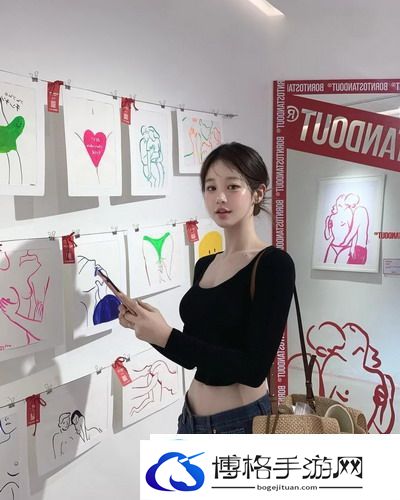 女性扒开大腿内侧小肚子痒令人匪夷所思，网友：究竟是何缘由引发如此不适感？